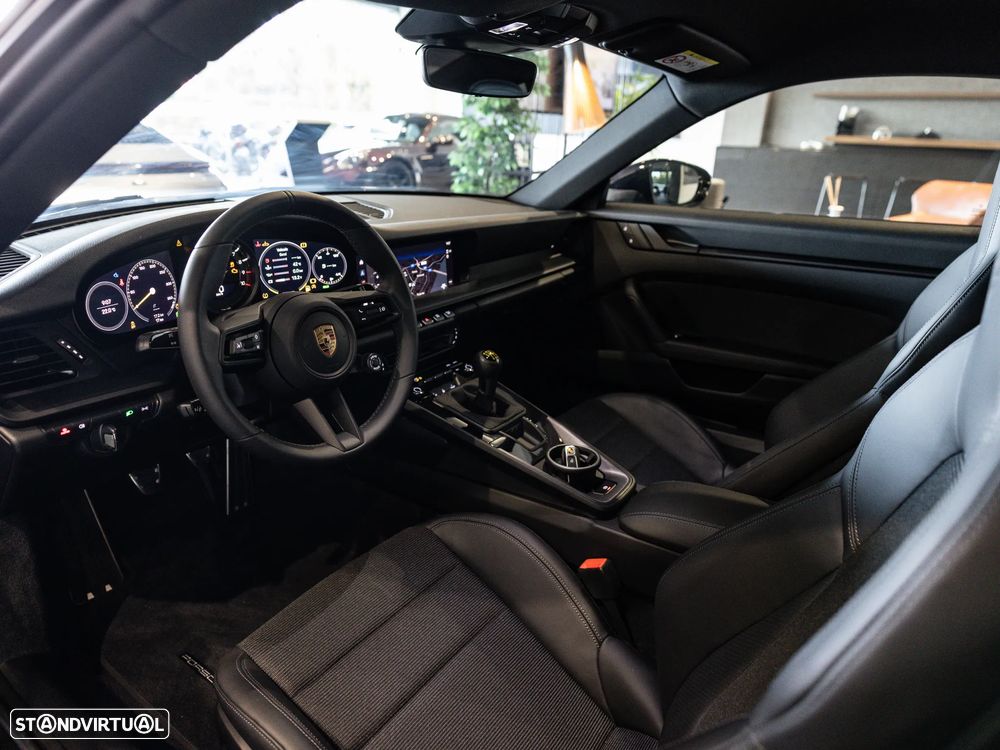 Porsche 911 (992) - 35