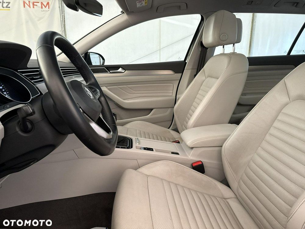 Volkswagen Passat - 13