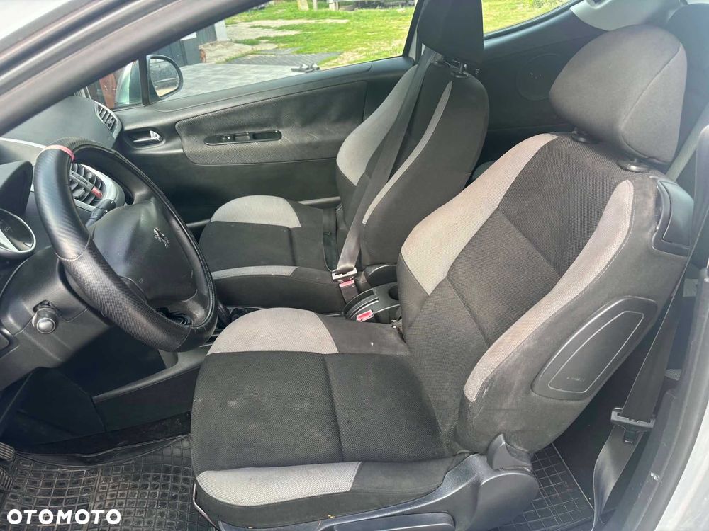 Peugeot 207 - 6
