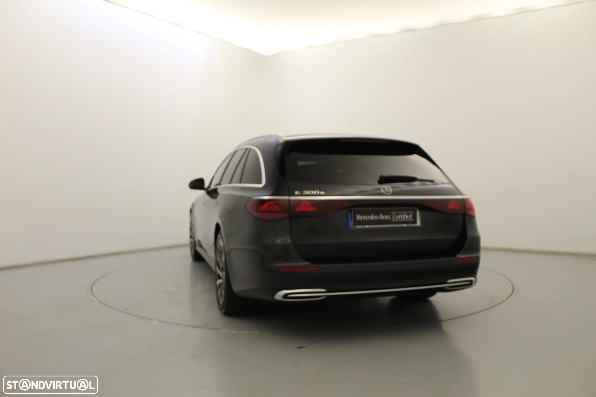 Mercedes-Benz E 300 Standard - 9