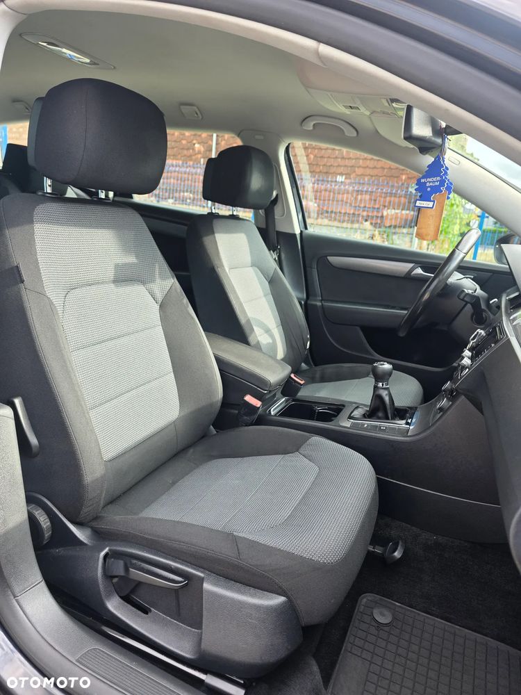 Volkswagen Passat 1.6 TDI Comfortline - 15