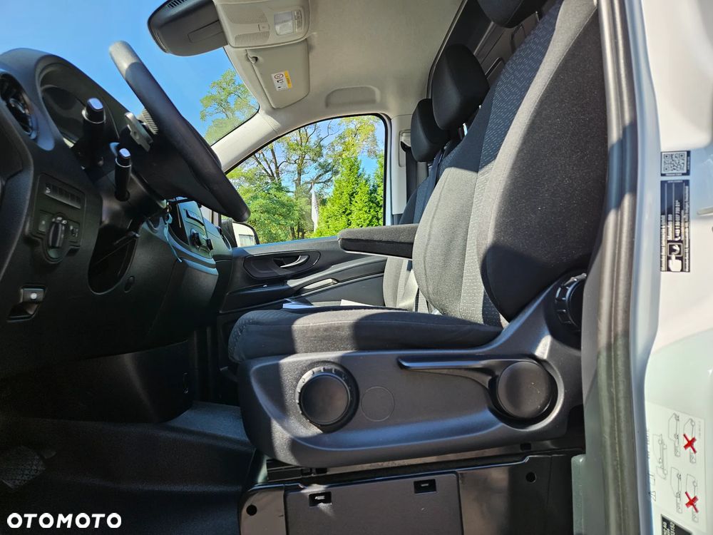 Mercedes-Benz Vito 4matic automat 4x4 erej.04 2023 long klima navi 3osobowy fvat23% - 4