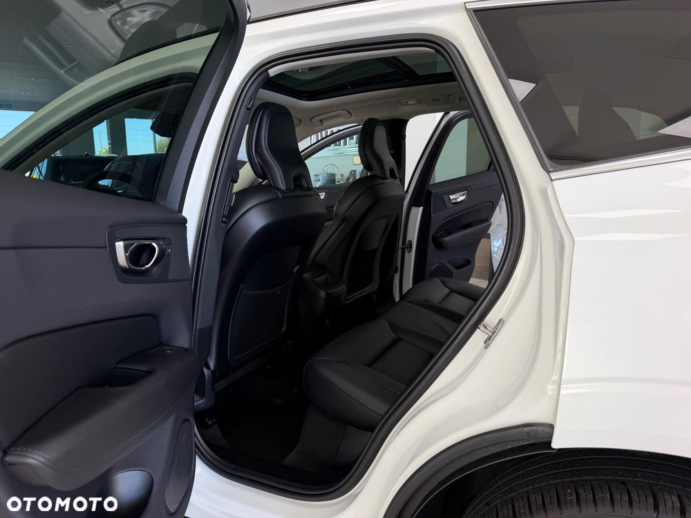 Volvo XC 60 - 30