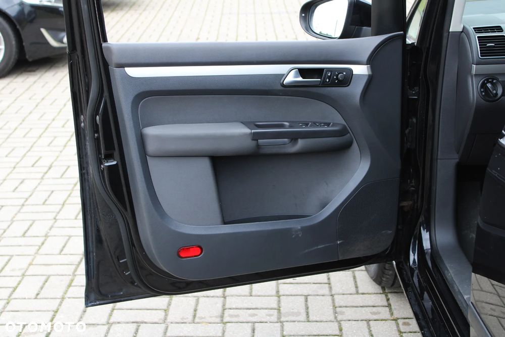 Volkswagen Touran - 22