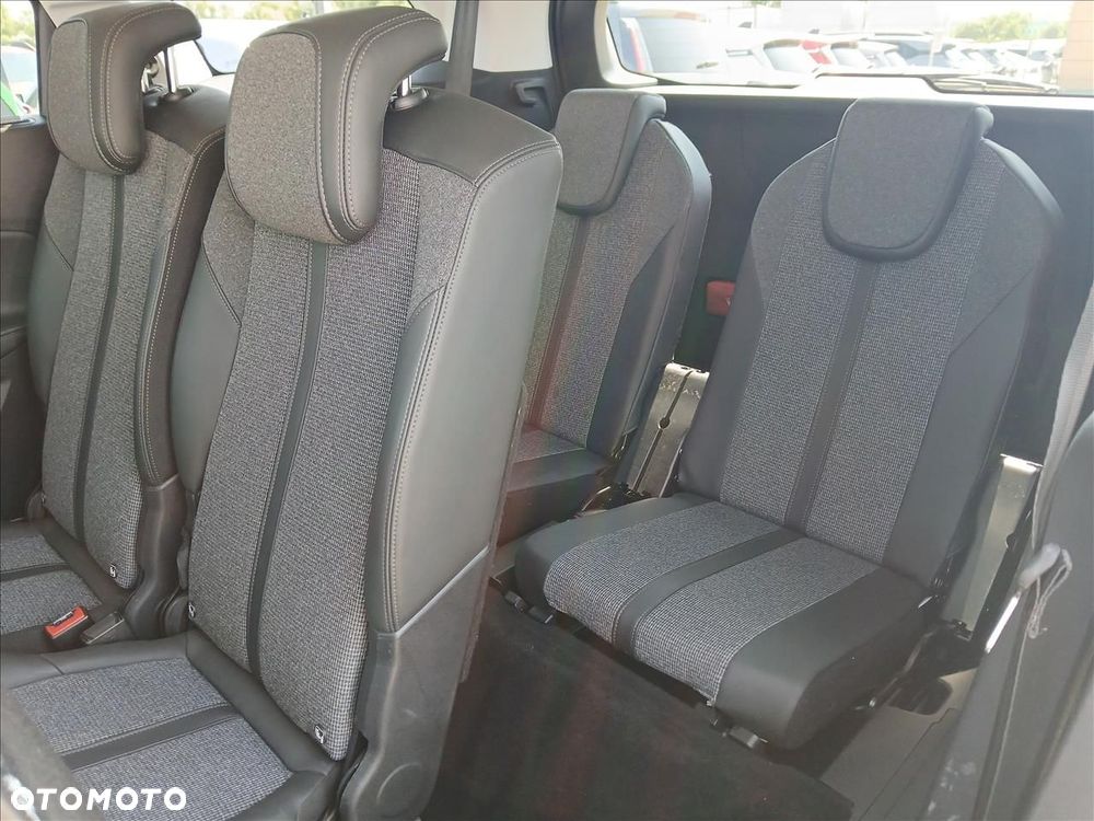 Peugeot 5008 - 13