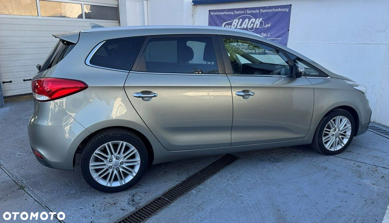Kia Carens - 25