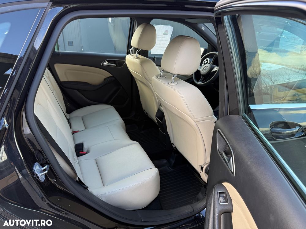 Mercedes-Benz B 180 - 12