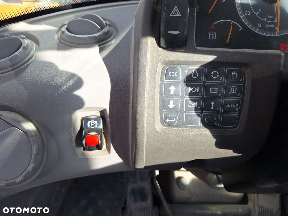 Volvo L 120 H 4X4 - 14