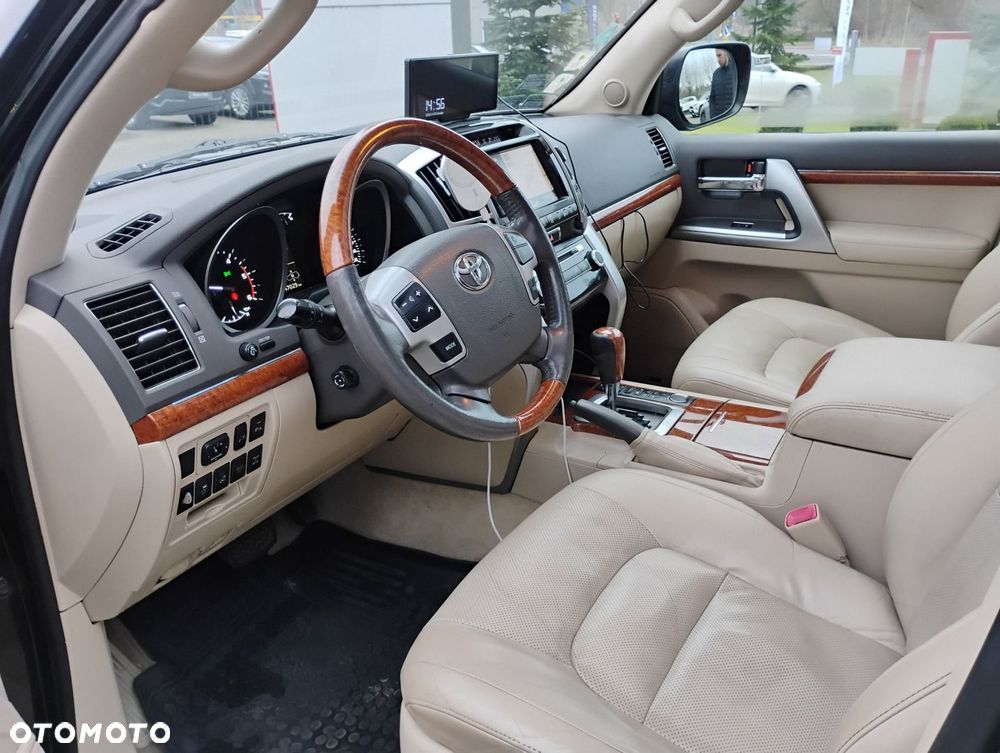 Toyota Land Cruiser - 9