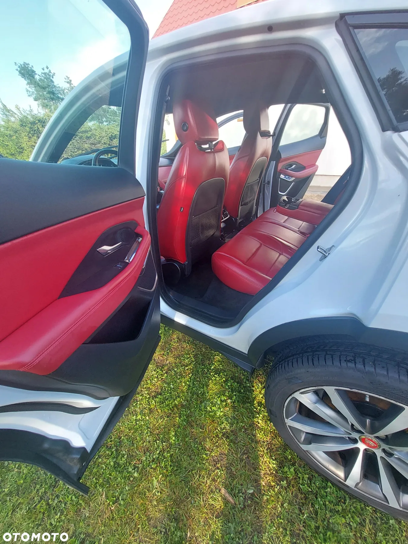 Jaguar E-Pace 2.0 i4P AWD R-Dynamic HSE - 11