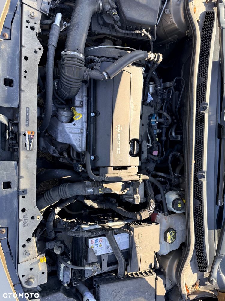 Opel Astra 1.6 SIDI Turbo ecoFLEX Start/Stop Innovation - 19