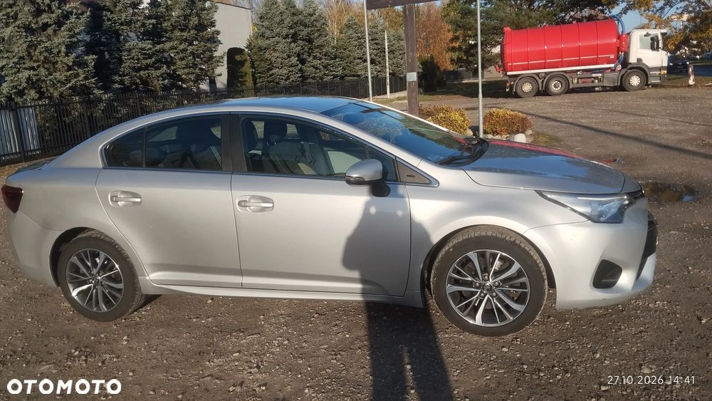 Toyota Avensis 2015 photo 2