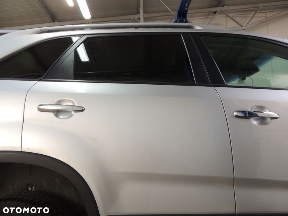 Drzwi prawy tył KIA Sorento II '10 - 1