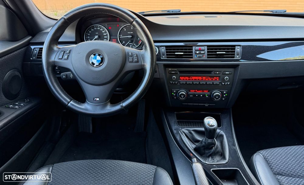 BMW 320 d Pack M - 22
