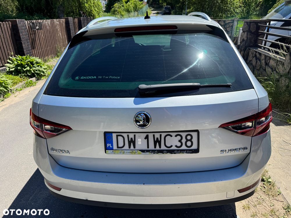 Skoda Superb 2.0 TDI SCR Style DSG - 5