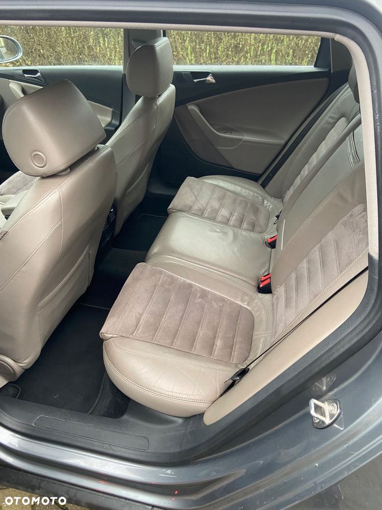 Volkswagen Passat 2.0 TDI DPF DSG Highline - 11