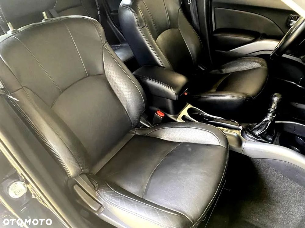 Mitsubishi Outlander 2.0 DID Instyle NAVI - 40