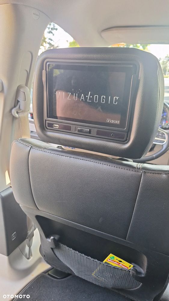 Chrysler Pacifica - 2