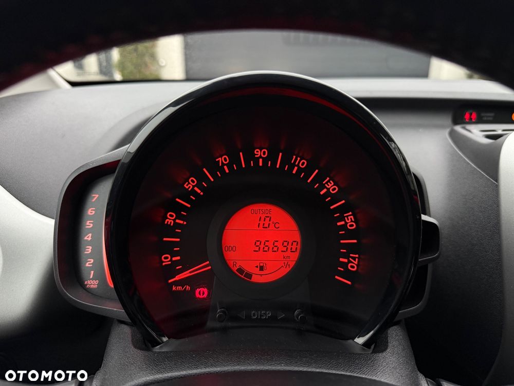 Toyota Aygo x-play - 16