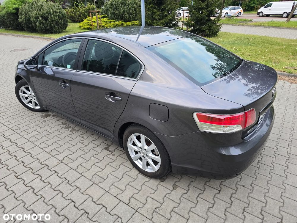 Toyota Avensis 2.0 D-4D Luna - 17