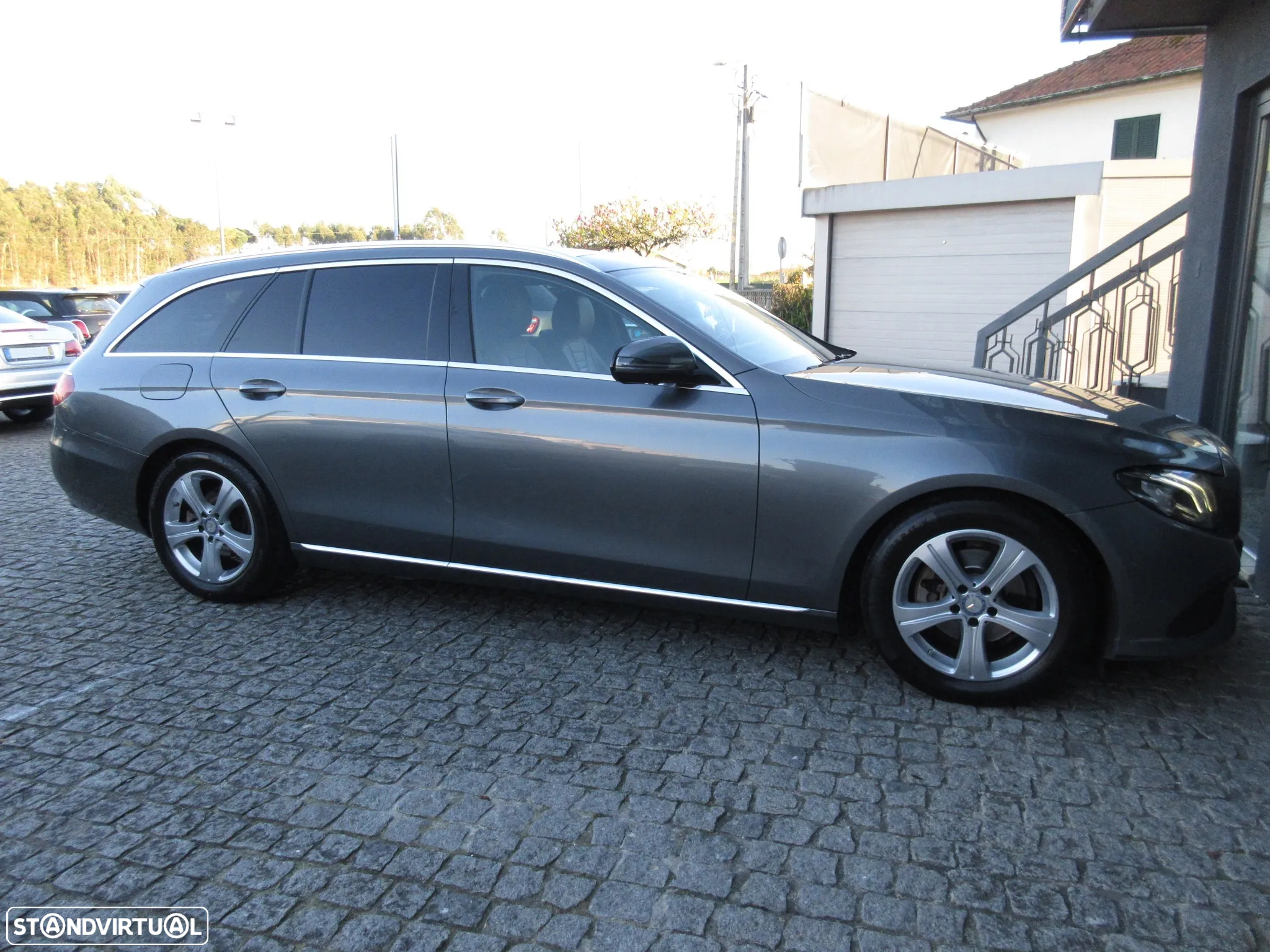 Mercedes-Benz E 200 - 13