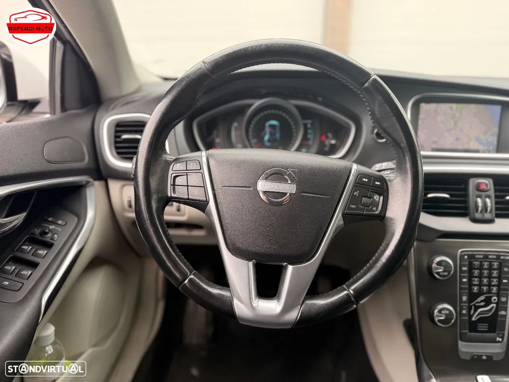 Volvo V40 D2 Momentum - 17