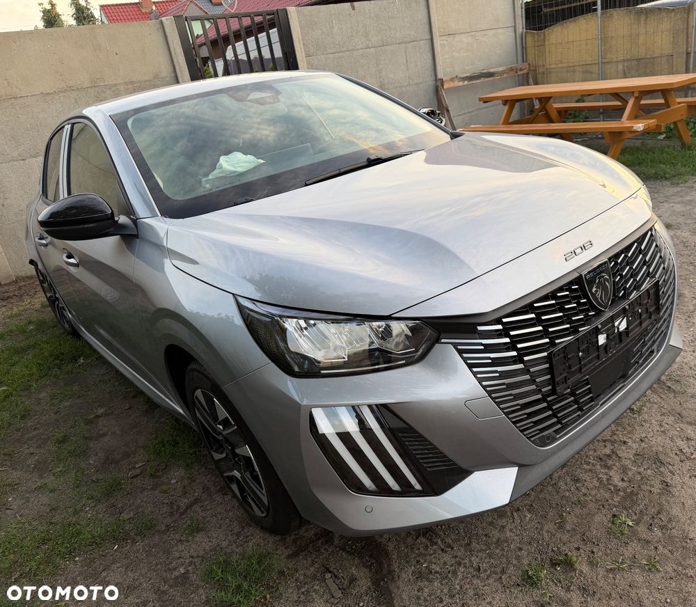 Peugeot 208 - 1