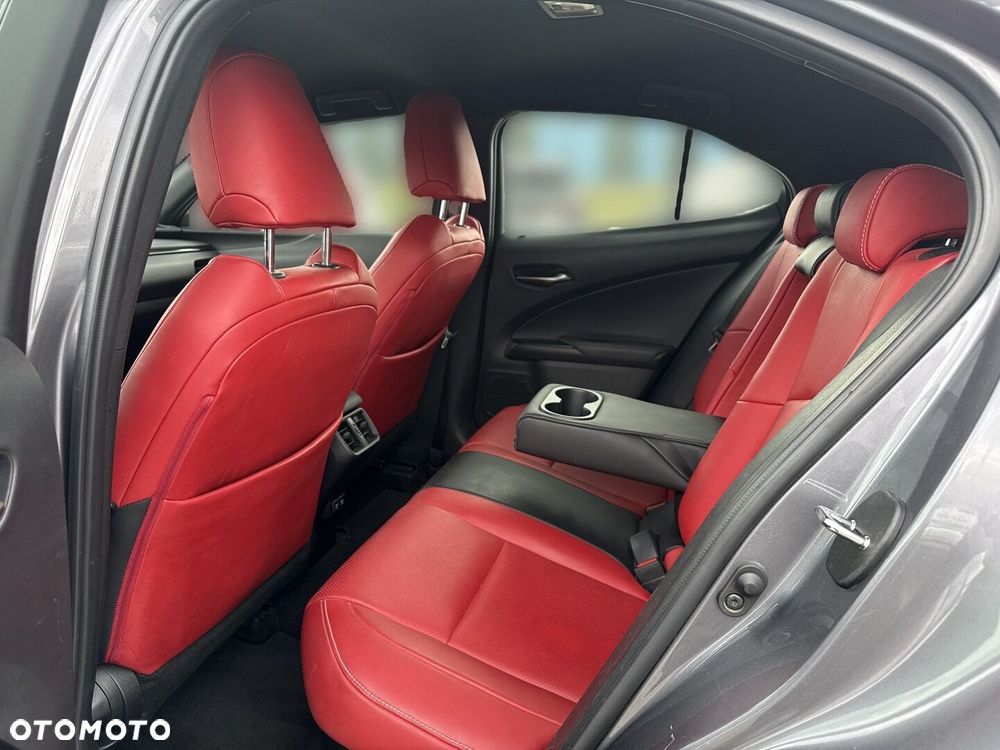 Lexus UX - 10