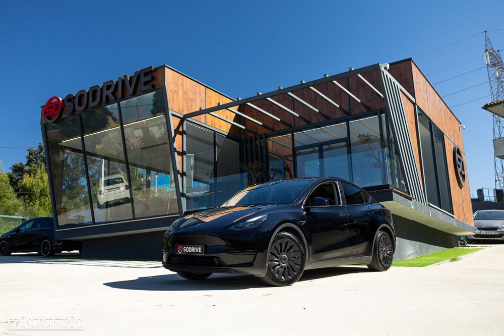 Tesla Model Y Standard RWD - 1