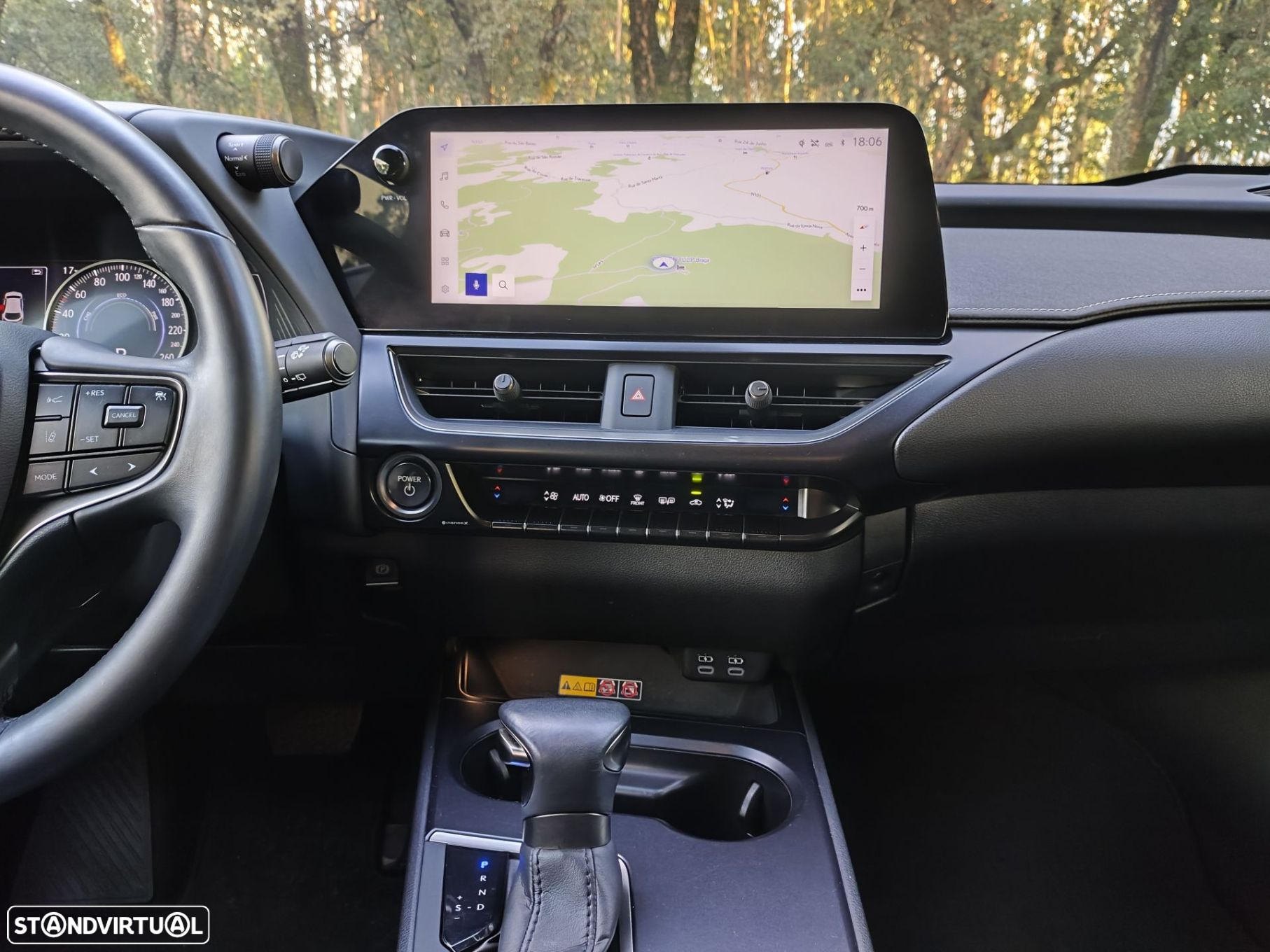 Lexus ux-250h Sport (Ecrã 12.3) - 11