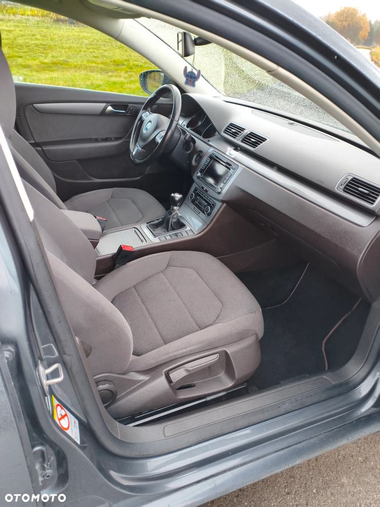 Volkswagen Passat - 11