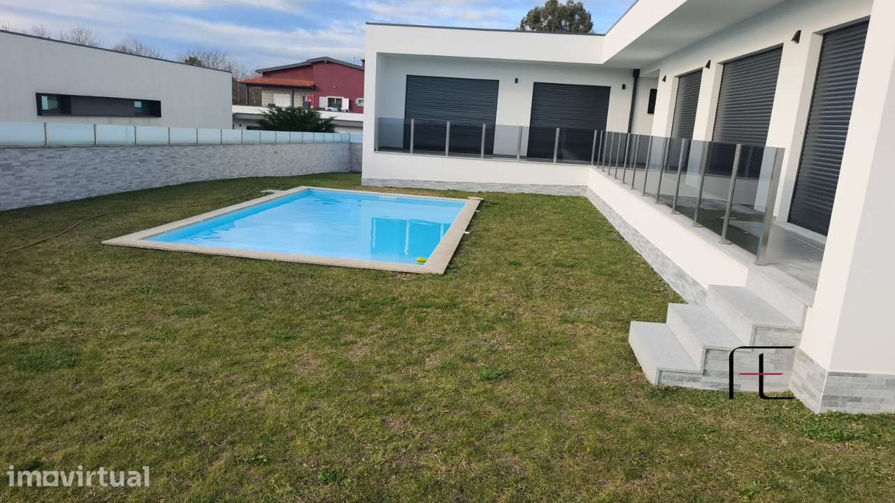 Moradia T3+1 Venda em Merelim (São Paio), Panoias e Parada de Tibães,B - Grande imagem: 4/40