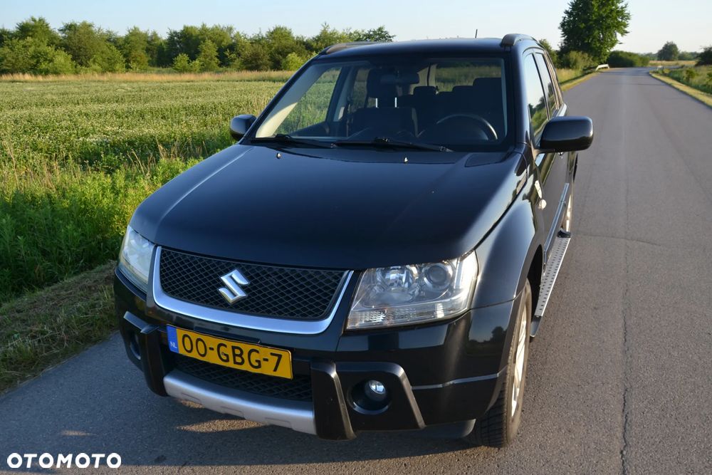 Suzuki Grand Vitara 2.0 De luxe - 33