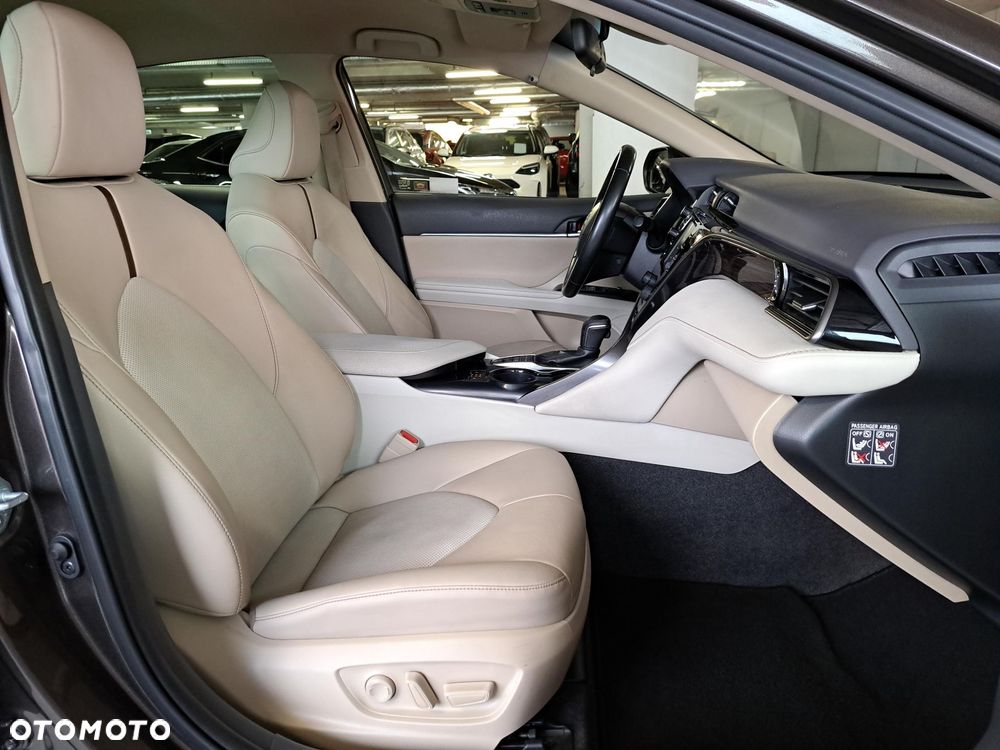 Toyota Camry 2.5 Hybrid Comfort CVT - 16
