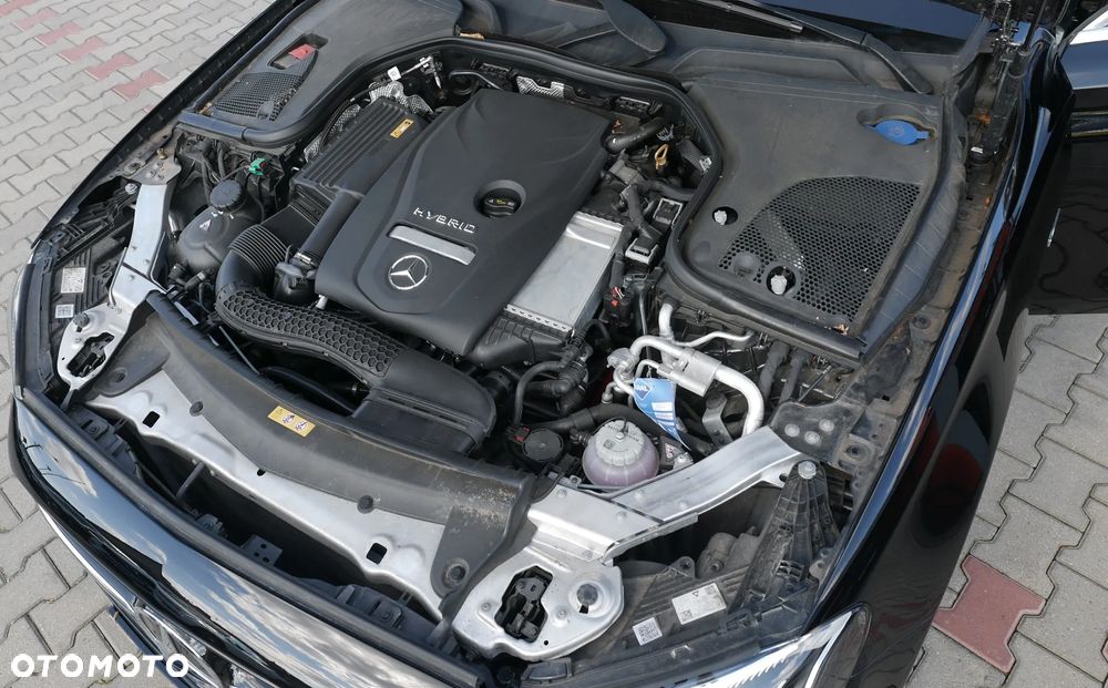Mercedes-Benz Klasa E 300 AMG - 21