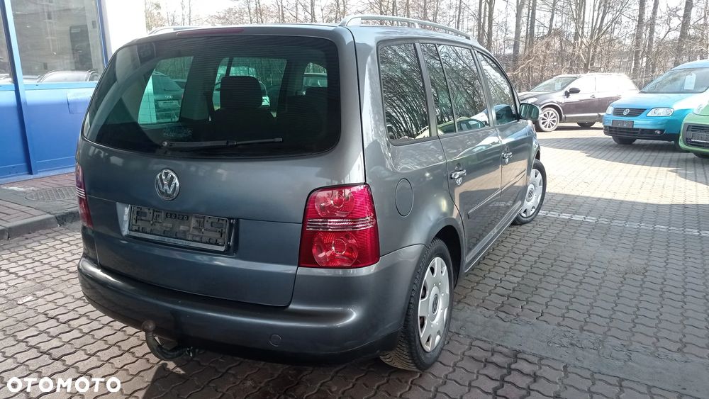 Volkswagen Touran 1.6 FSI Trendline - 12