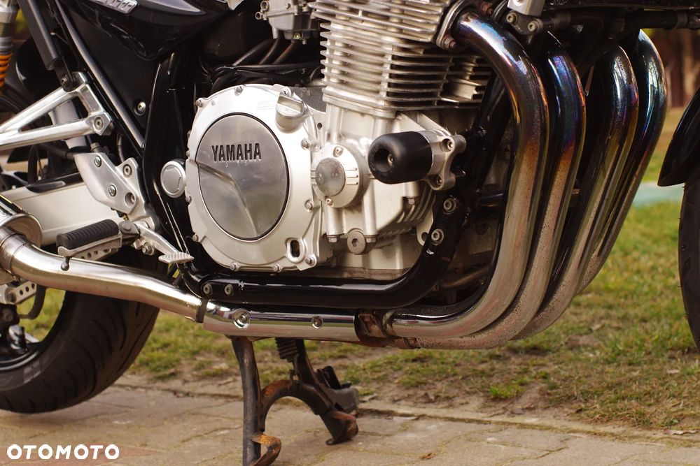 Yamaha XJR - 12