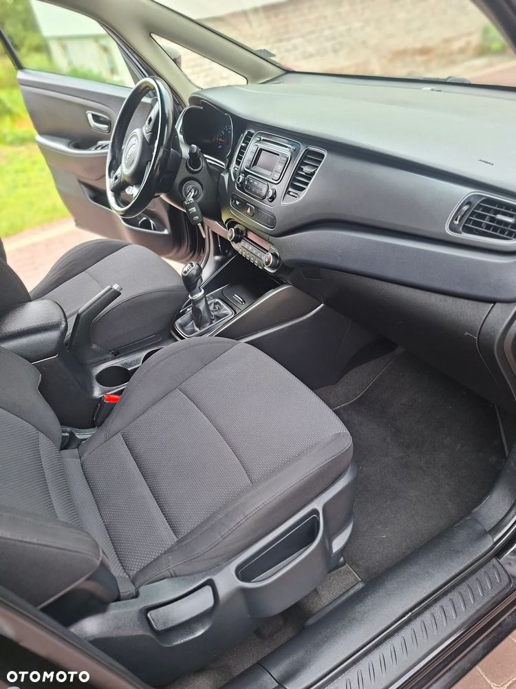 Kia Carens 1.6 GDI Dream Team Edition - 10