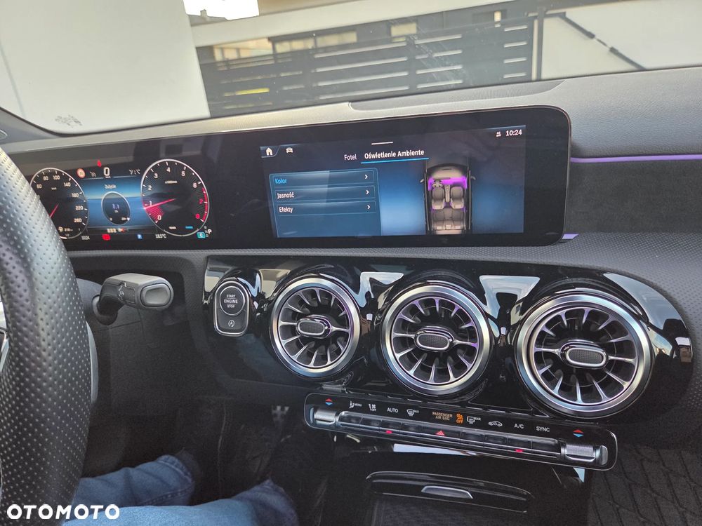 Mercedes-Benz Klasa A 220 4-Matic AMG Line 7G-DCT - 28