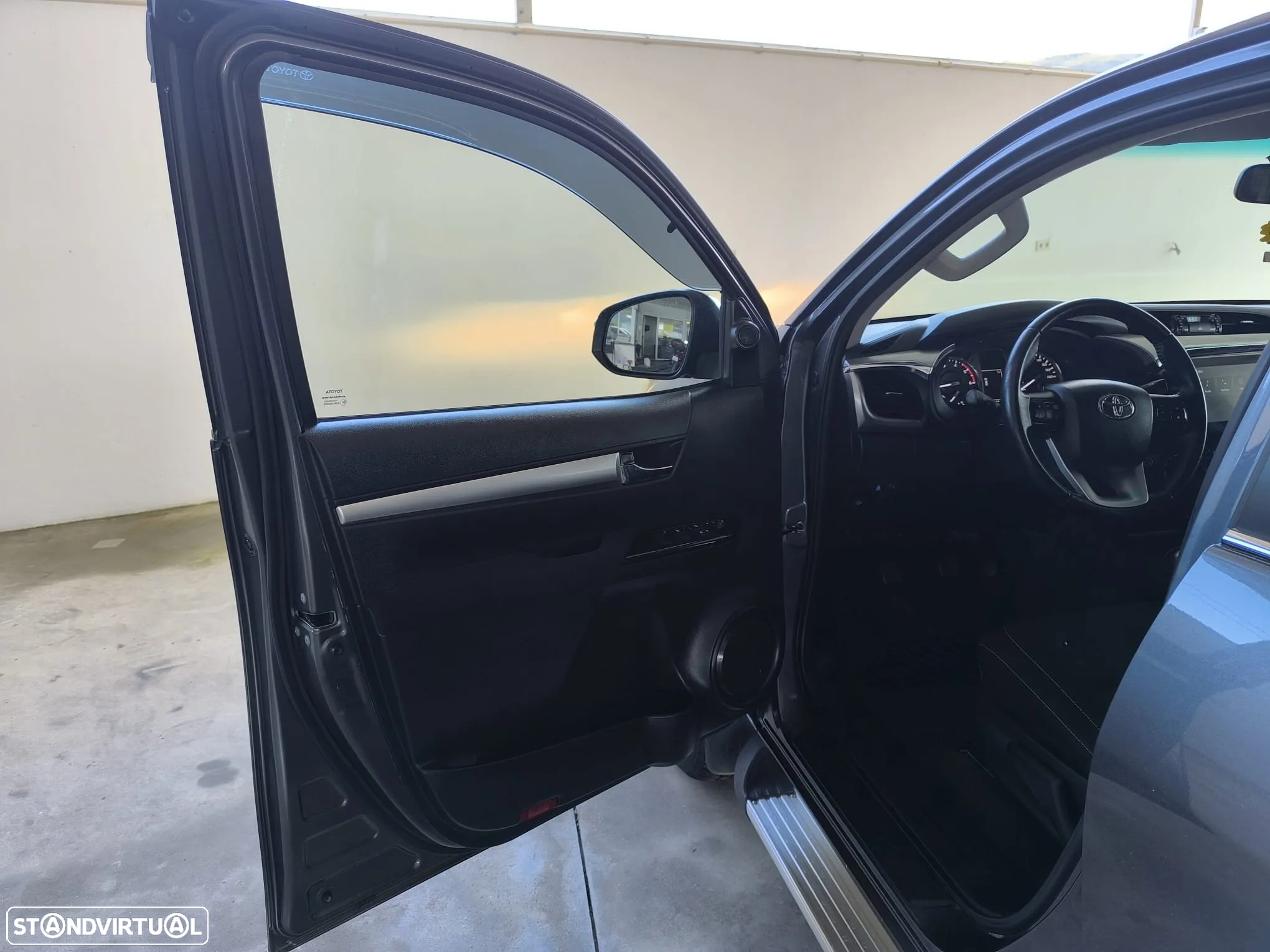 Toyota Hilux 2.4 D-4D 4WD CD Tracker - 17