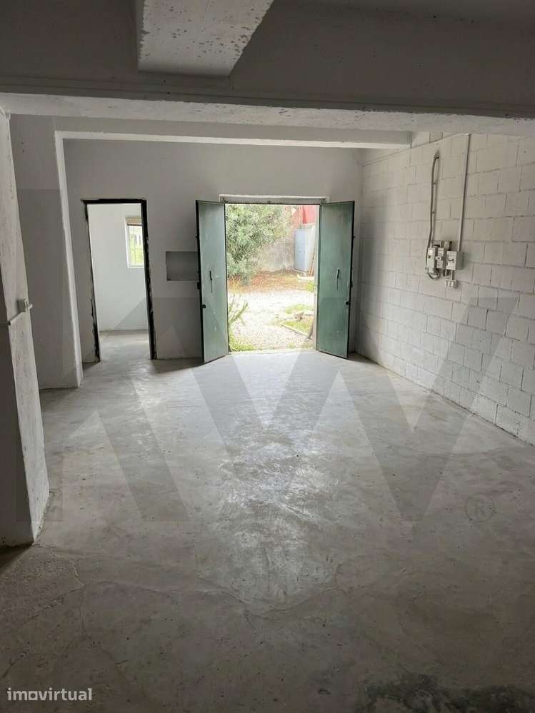 Armazém 100m2 — Potencial para Loft | Damaia, Amadora | Logradouro 120