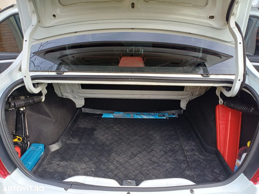 Dacia Logan 1.4 MPI Laureate - 14