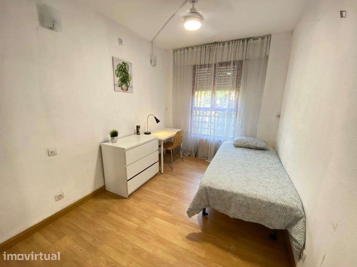 Quarto - localizado em Marquês de Pombal Lisbon - Grande imagem: 5/60