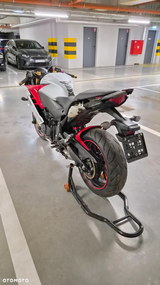 Honda CBR - 8