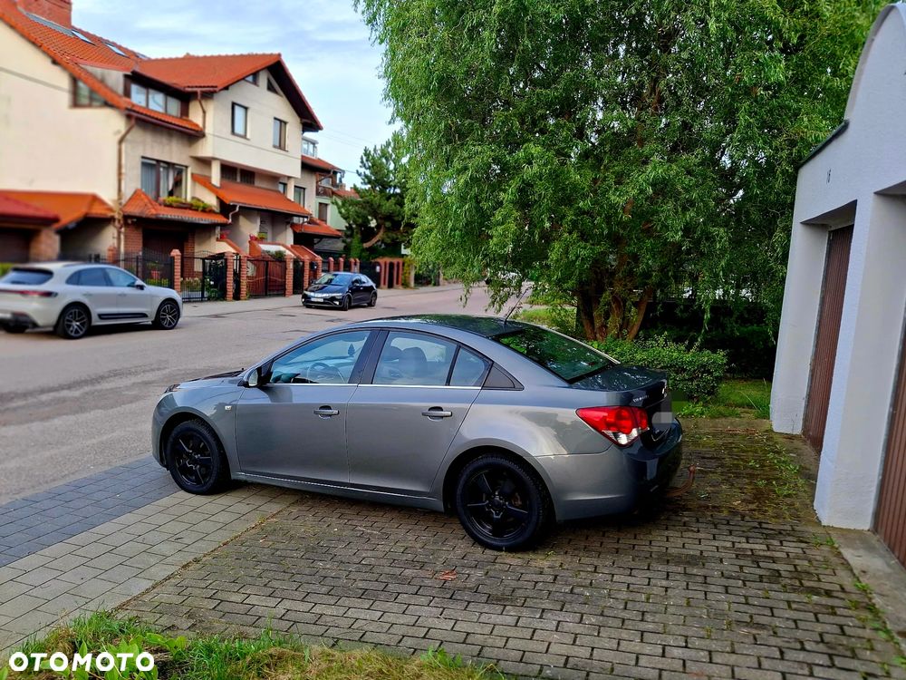 Chevrolet Cruze 1.8 LT - 11