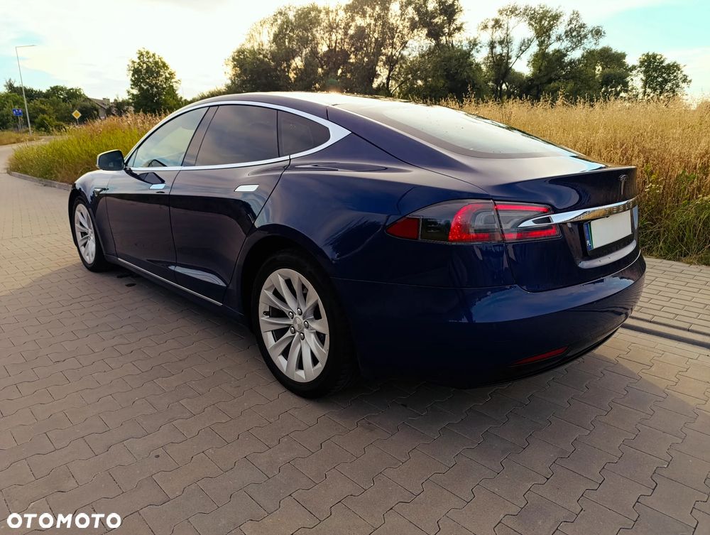Tesla Model S - 22