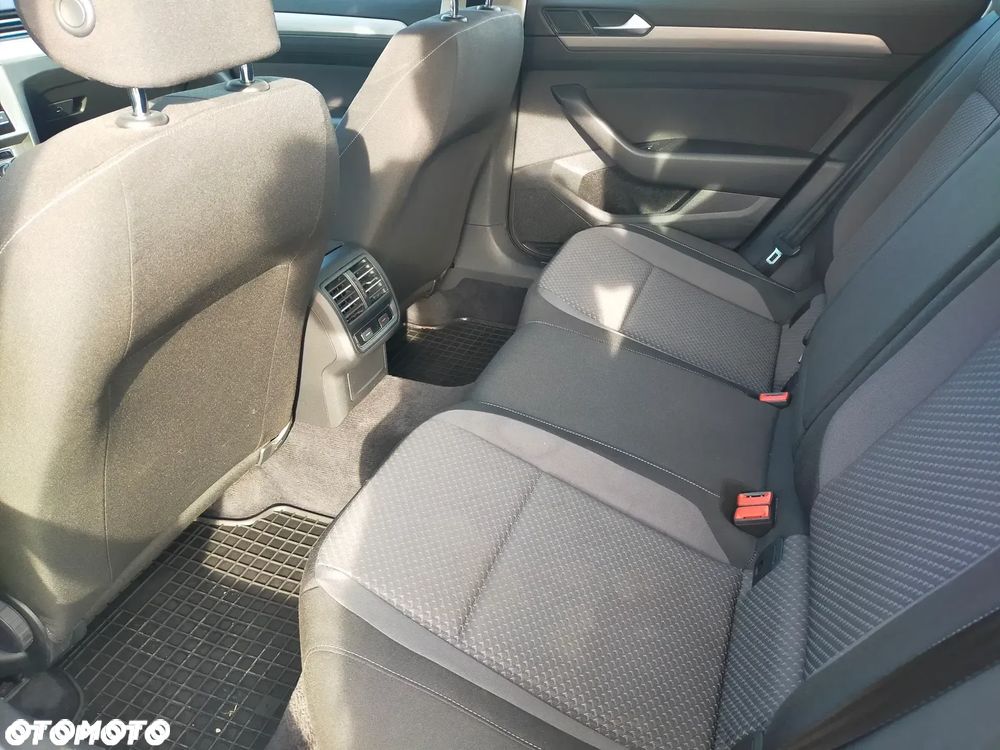Volkswagen Passat Variant - 8