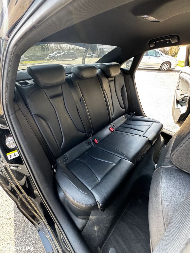 Audi A3 2.0 35 TDI S tronic Sport - 32