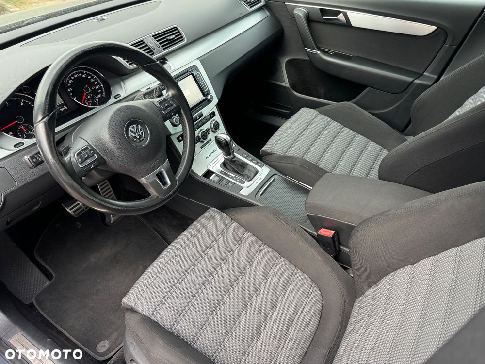 Volkswagen Passat Alltrack - 12