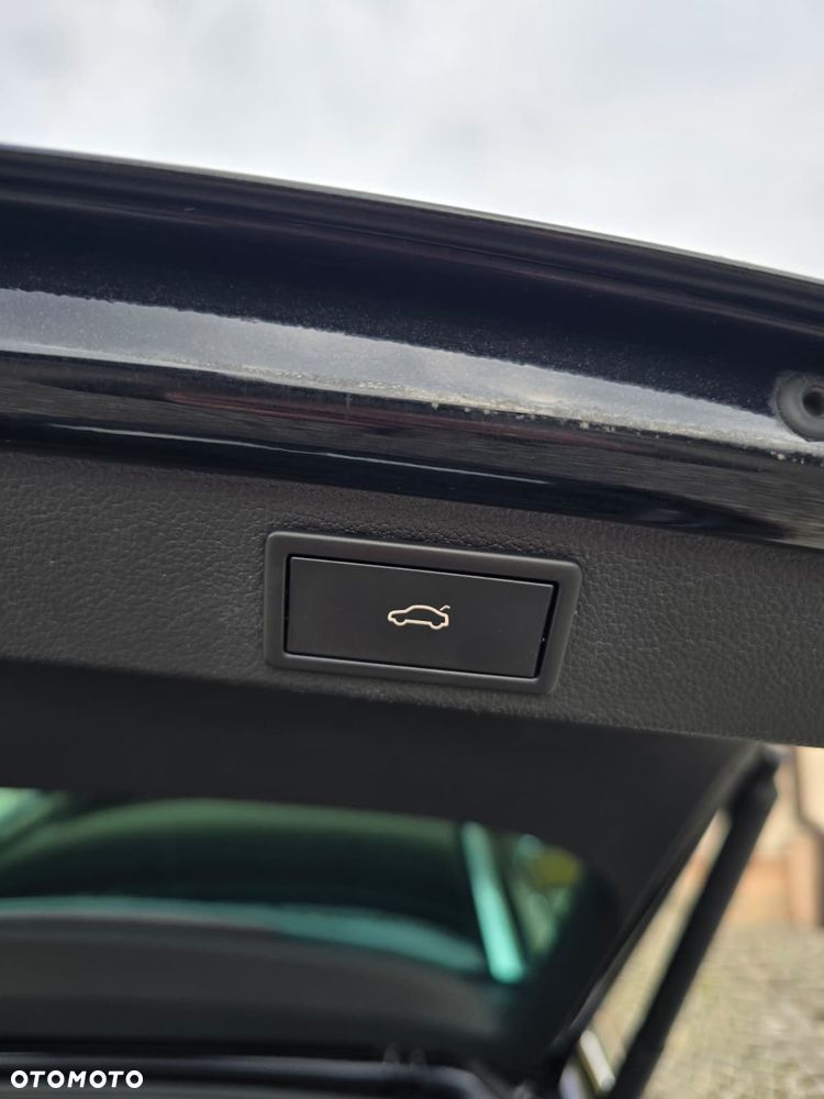 Skoda Superb 2.0 TDI DSG Premium Edition - 36